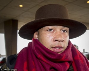 memphis-depay-hat-and-scarf